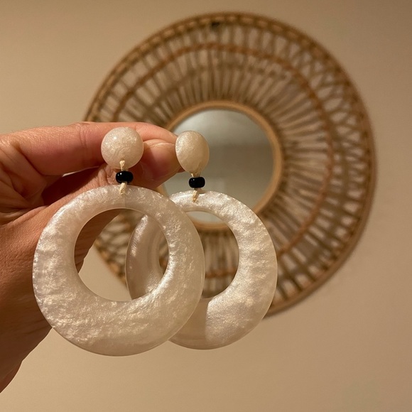 CLOSING SALE! Brazilian earrings - Picture 3 of 4